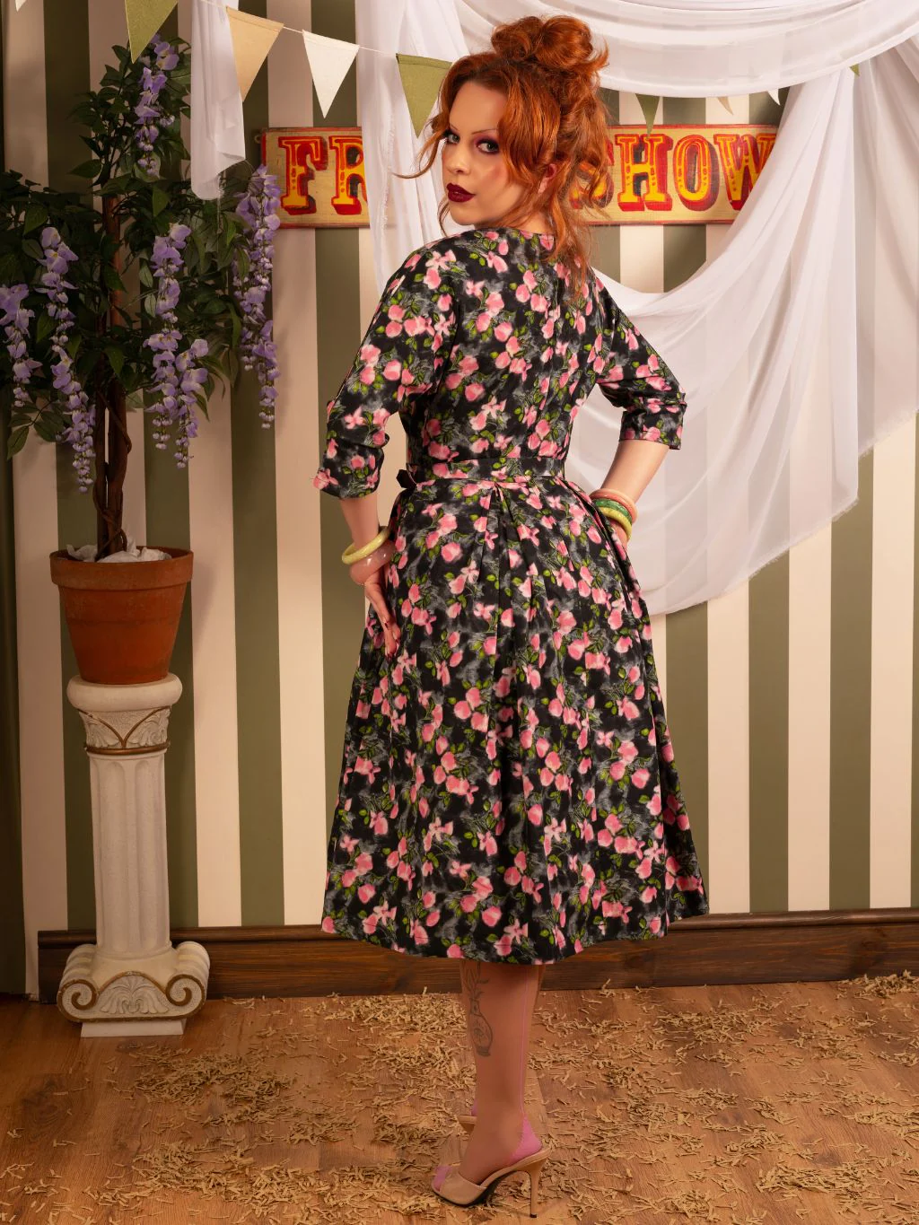 Gladys 1950s Day Dress Grey & Pink - Image 5