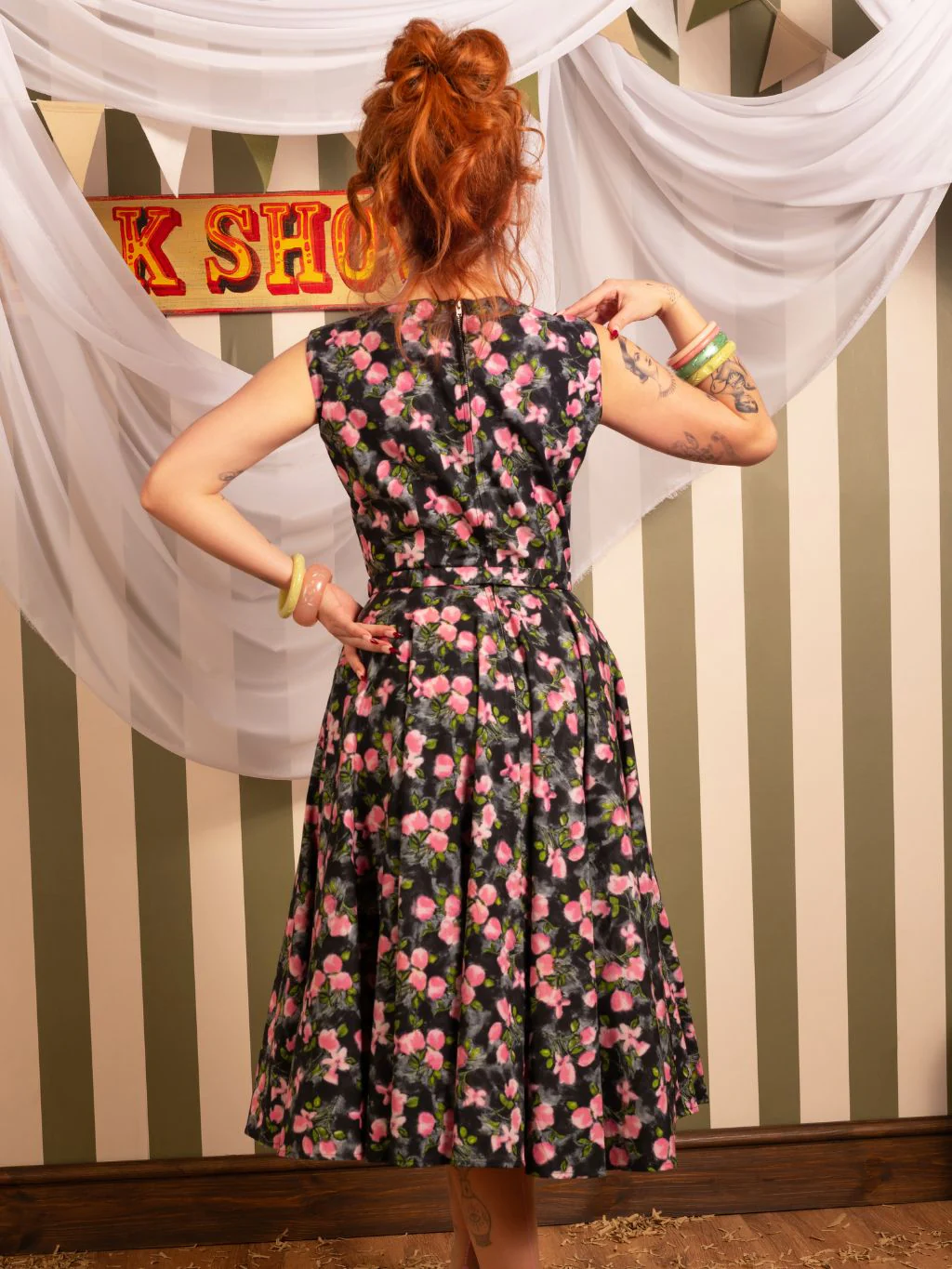 Wilhelmina 1950s Grey Floral Dress - Image 5