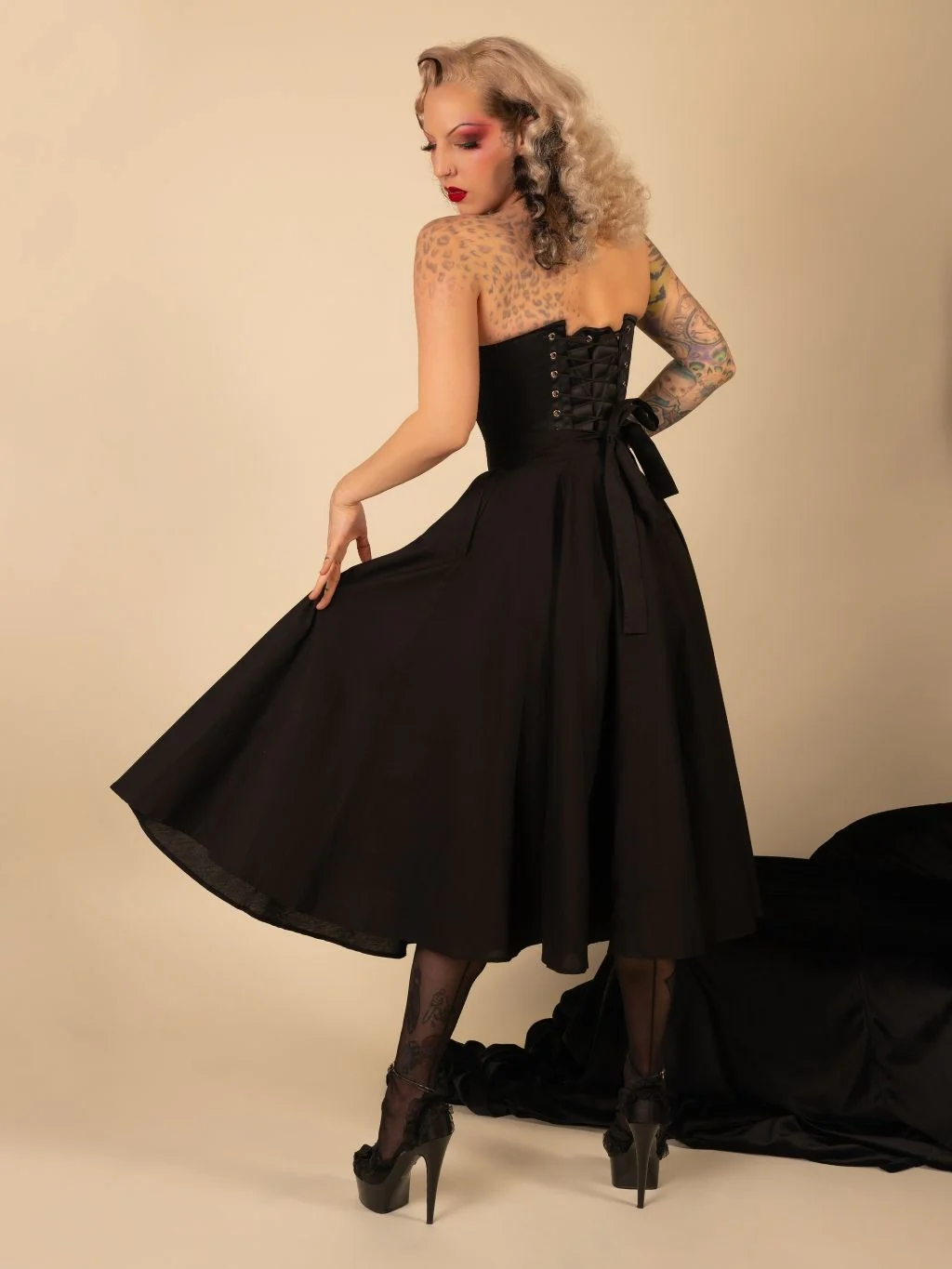 Black Adjustable 1950s Circle Skirt - Image 3