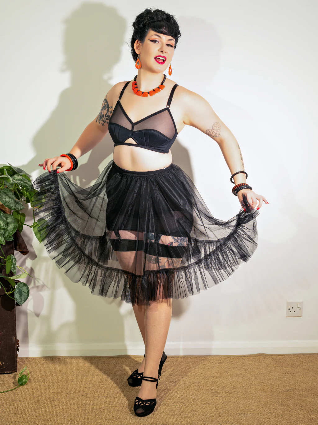 1950s Black Frilly Petticoat L8021B - Image 8
