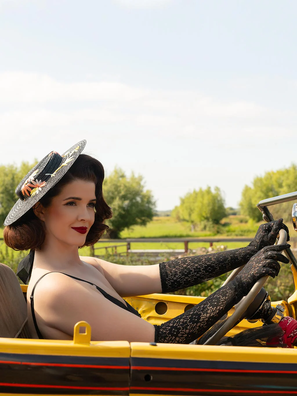 Black Lace Elbow-Length Cocktail Gloves - Image 5
