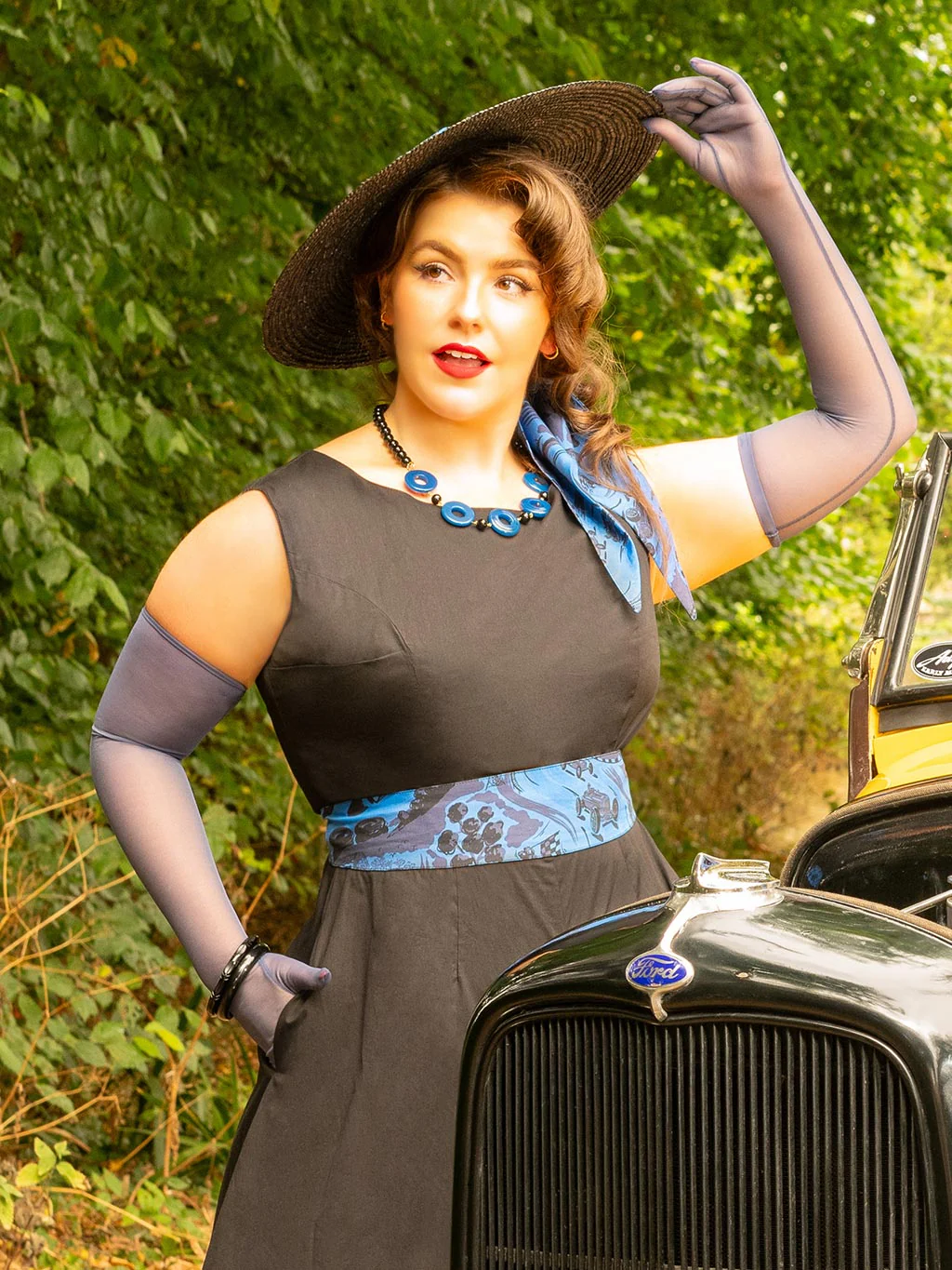 Long Remus Blue Sheer Gloves - Image 3