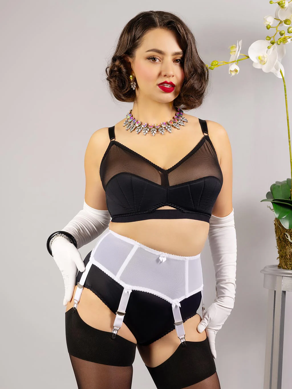 Boned Suspender Belt White: Ltd Ed - Image 3