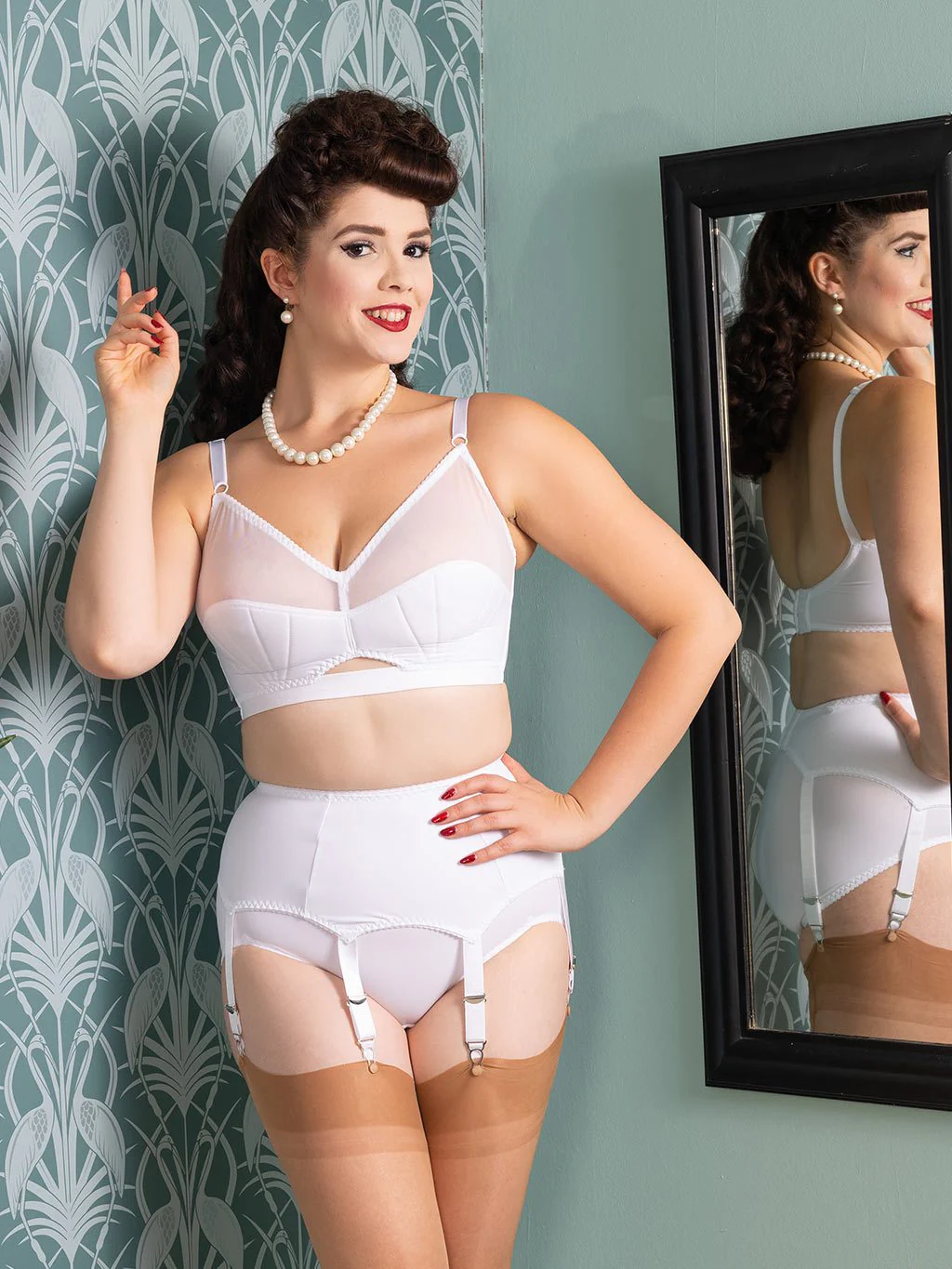 Liz White Suspender Belt - Image 6